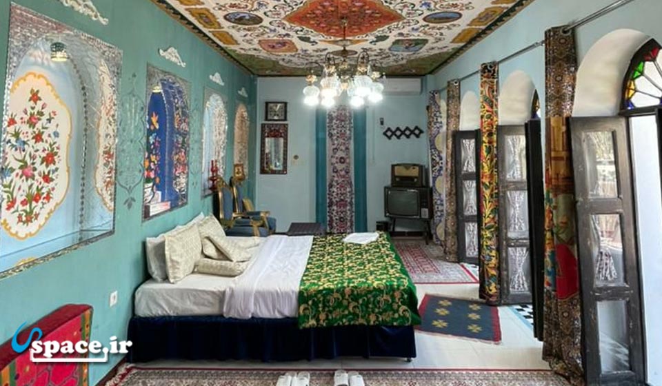 نمای داخلی اتاق آینه اقامتگاه بوم گردی ترنجستان - شیراز